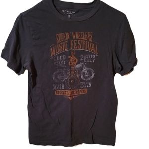 Sonoma life & style. Rockin wheelers music festival tshirt. Gray color. Size S